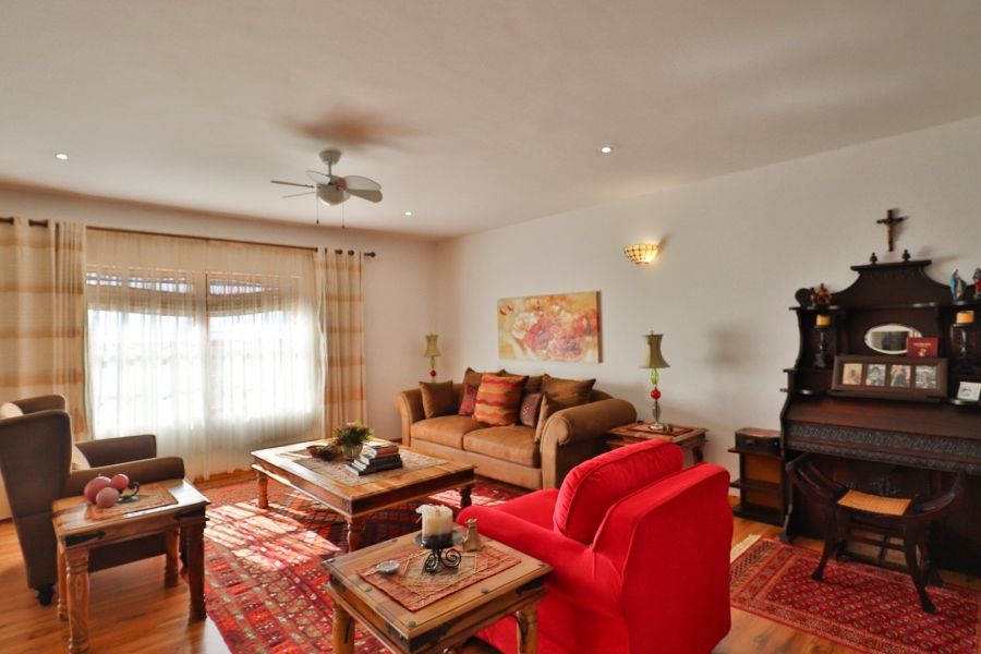 10 Bedroom Property for Sale in Aalwyndal Western Cape